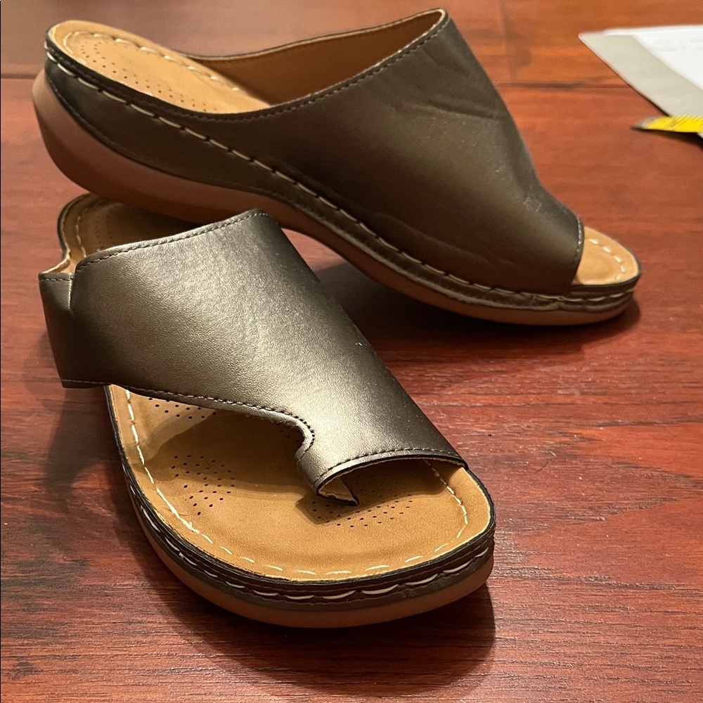 Women's Metallic Peuter Slide Sandals
Size 39
